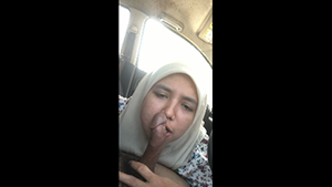 Di Sepong Dalam Mobil Sama Pacar Hijab